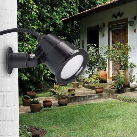Découvrez l\'éclatant spot extérieur jardin 7W 2700K - Projecteur LED IP65 avec piquet!